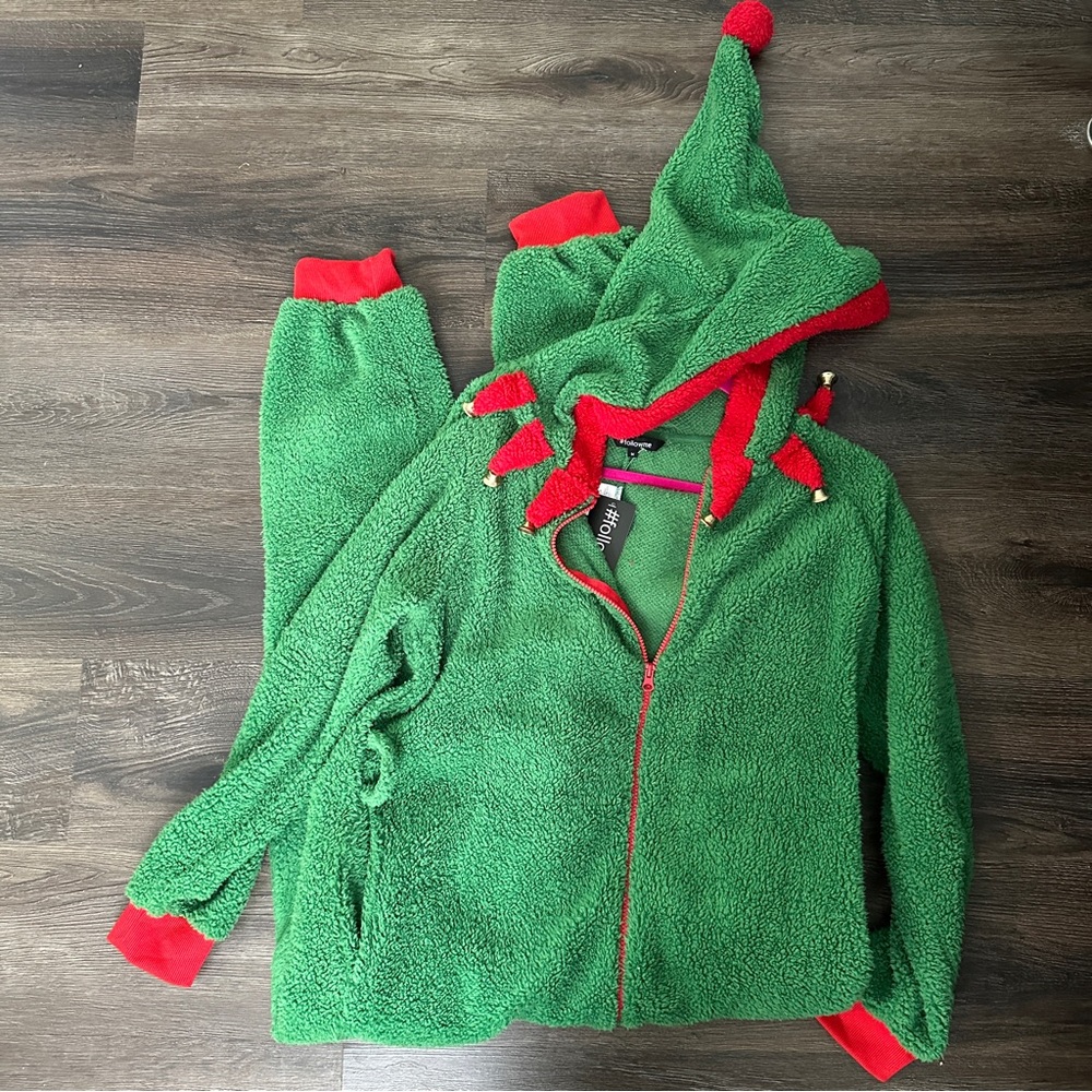 NWT green pajamas Elf suit size medium-large  Pajama jumpsuit